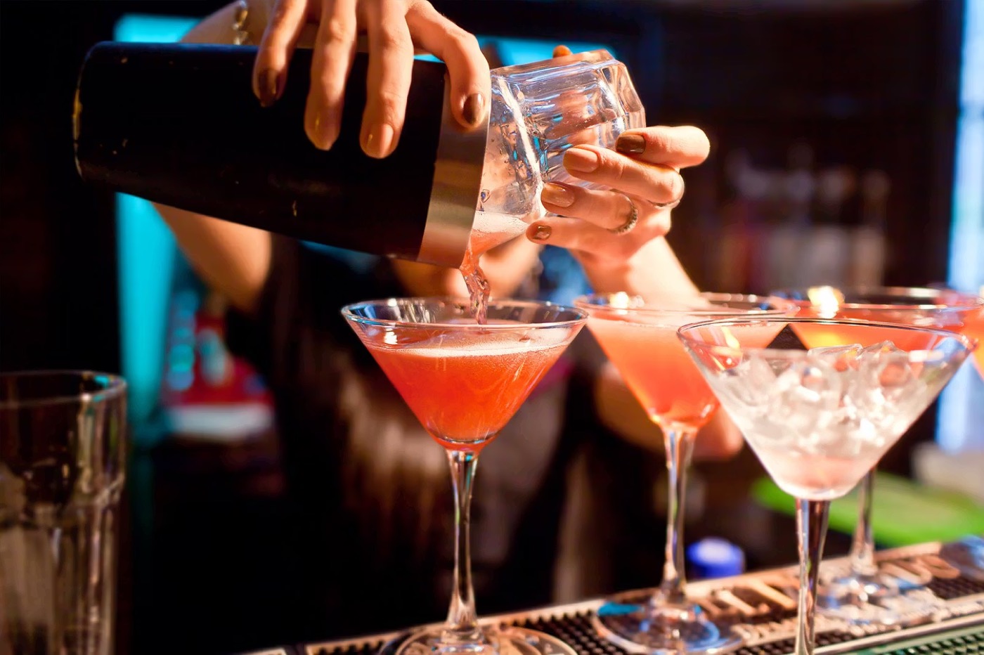 Soirée locale dominicaine authentique — colmado, restaurant criollo et bar de bachata Punta Cana