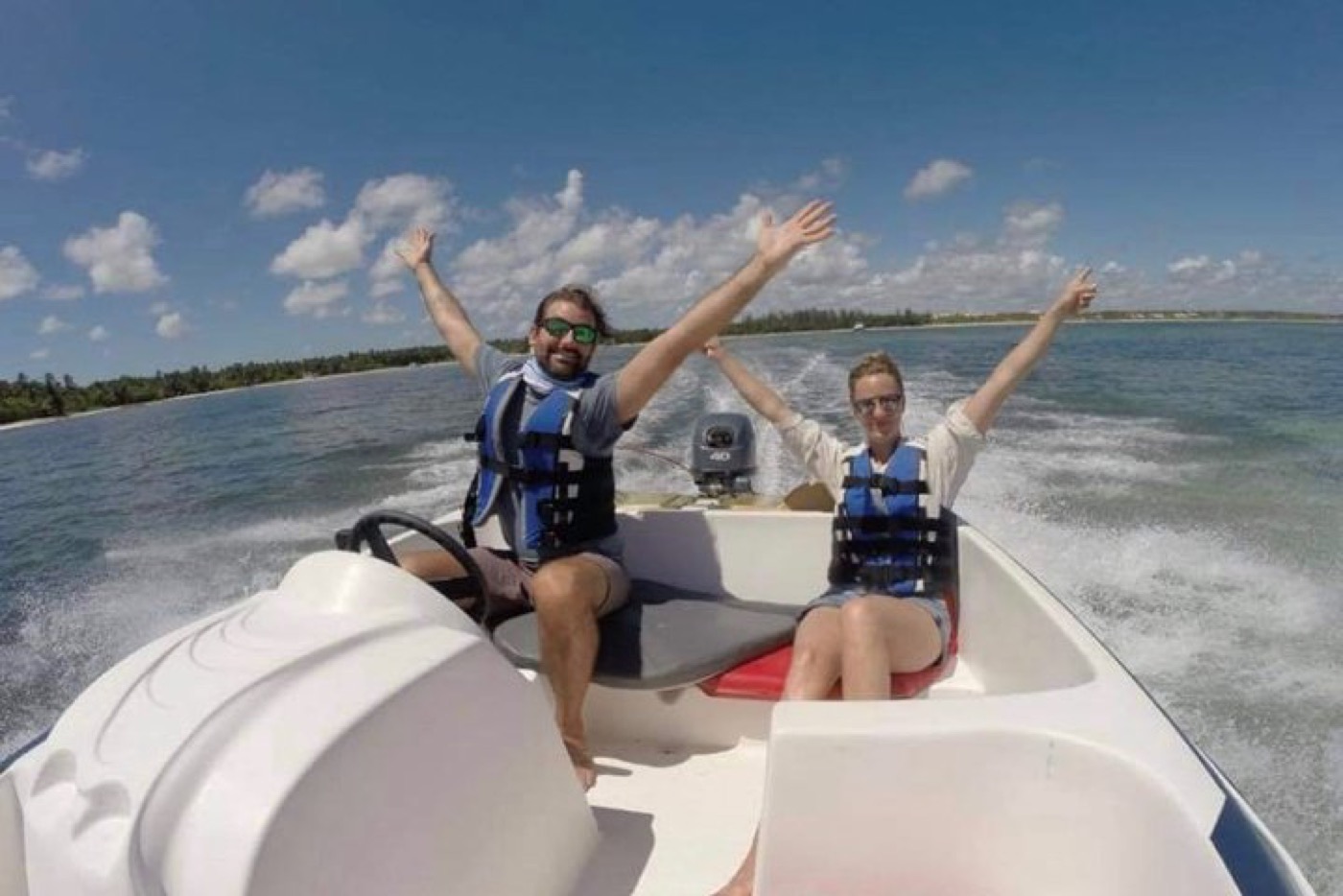 Couple sur speedboat — Hors-bord et snorkeling Punta Cana